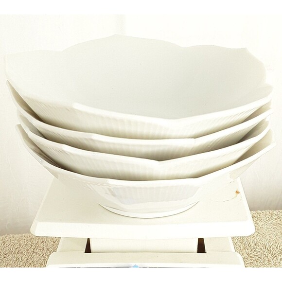 Set Of 4 Lotus Blossom Porcelain Rice Bowls, Vintage Japan, White Ribbed Flower - Picture 2 of 10